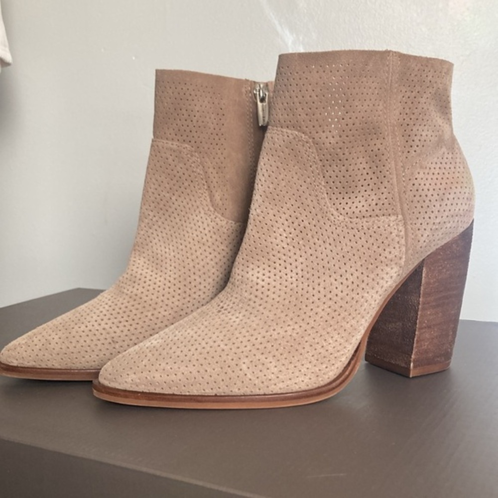 Vince Camino Suede Women’s Booties Size 10 NWT